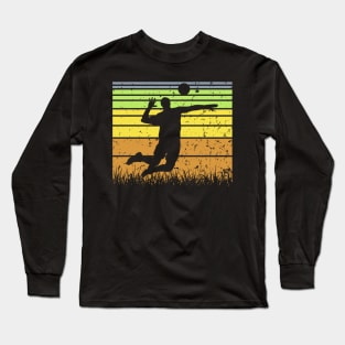 Travel back in time with beach volleyball - Retro Sunsets shirt featuring a player! Long Sleeve T-Shirt